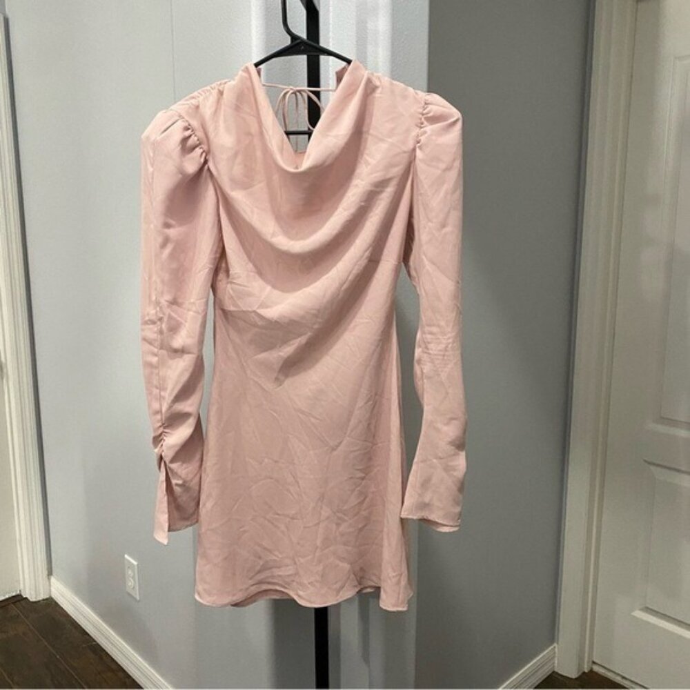 De La Vali Dress Size 8 Satin Blush Pink Long Sleeve Open Back Mini - Picture 2 of 12